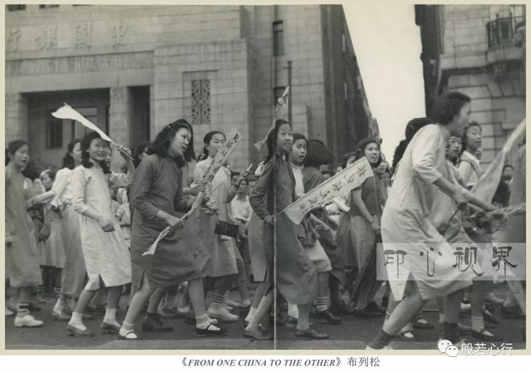 1949年(nián)，學生(shēng)反對(duì)黑(hēi)市(shì)的(de)示威遊行(xíng)。-布列松